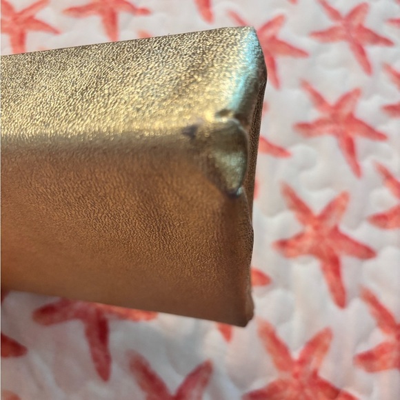 Vintage Bobbie Jerome Gold Clutch with Structured Design and Metallic Sheen - Picture 8 of 11